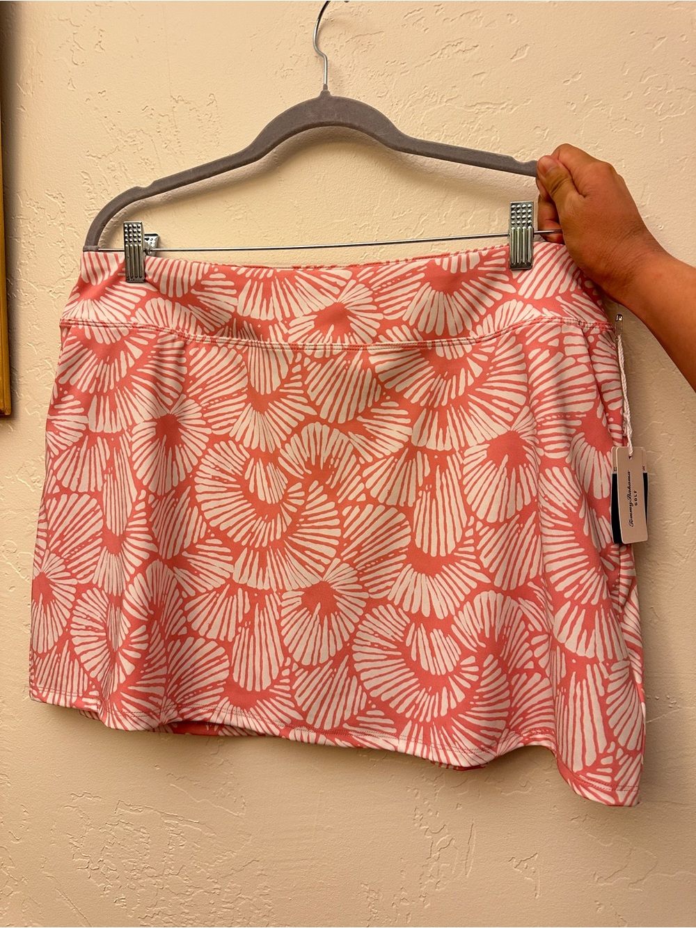 NWT Tommy Bahama Golf Pink and White Tropical Skort